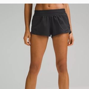 lulu hotty hot 2.5 shorts